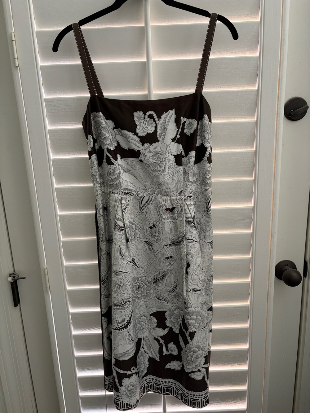 Black & White Size 2 Floral Midi Dress with Spaghetti Straps